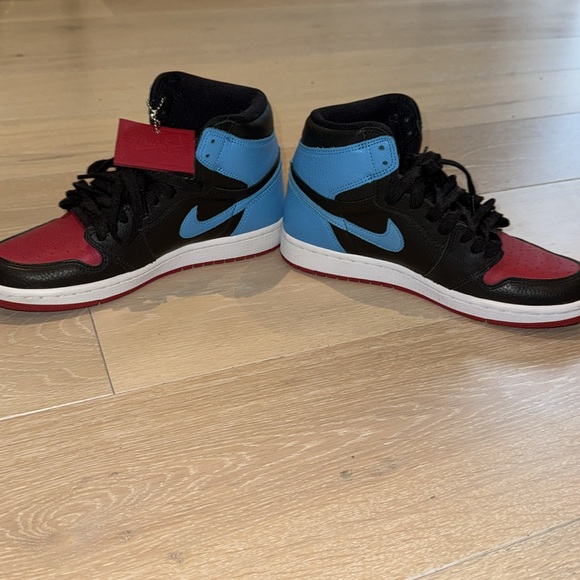Nike Air Jordan 1 High lightly used. Excellent condition 7.5 US - Picture 3 of 4